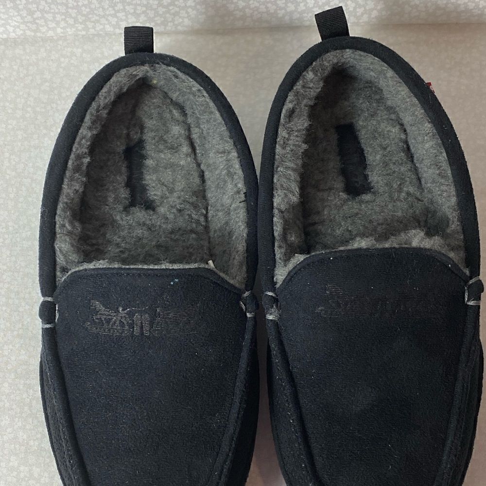 LEVI’S Men’s Medium 8-9 Black Slip On Black Slippers